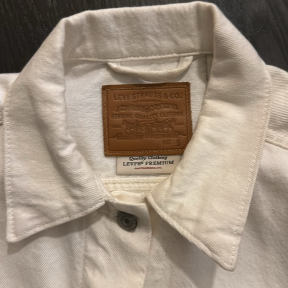 Levi’s cropped white trucker jacket - Picture 2 of 2